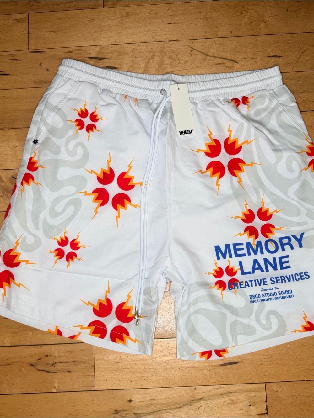 Memory Lane White Sunburst
Swimshorts sz XL